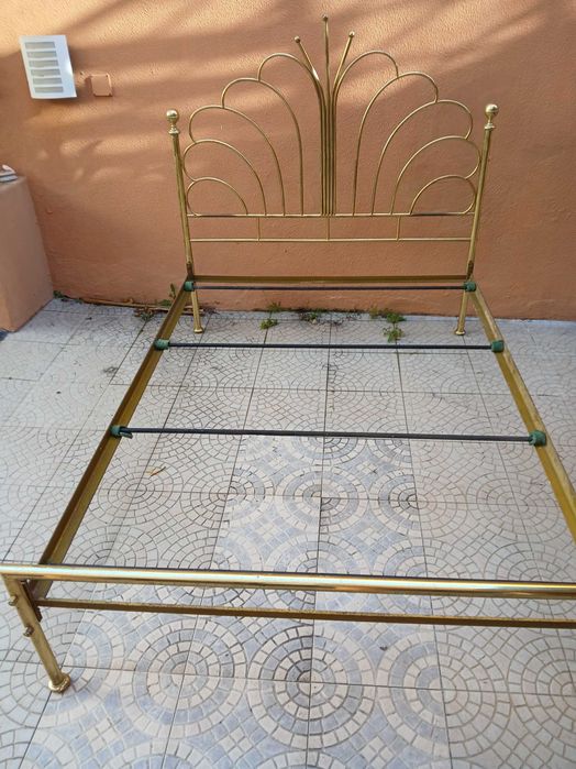 Cama de latao dourada antiga