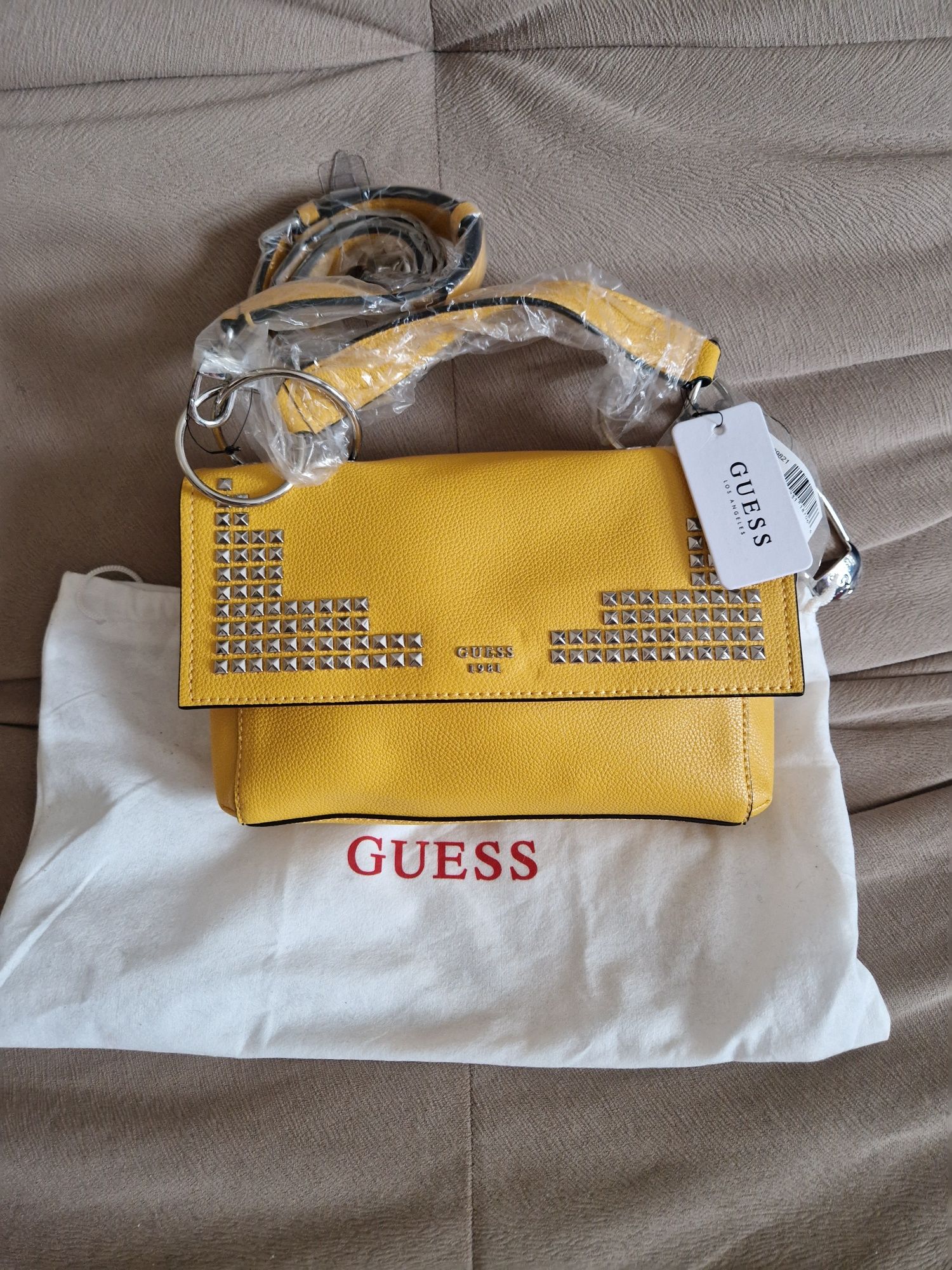 Сумка crossbody Guess