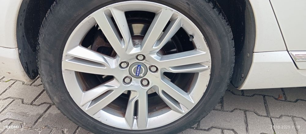 Felgi aluminiowe R18 Volvo z oponami całorocznymi  245/45