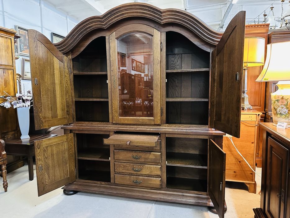 Bajkowy i stylowy kredens dębowy z podswietlanym barkiem :)