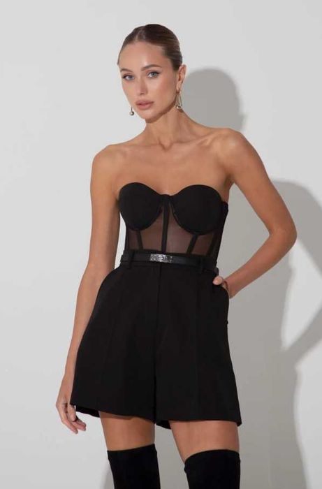 Чорні шорти з костюмної тканини жіночі чорні костюмні шорти вовк VOVK