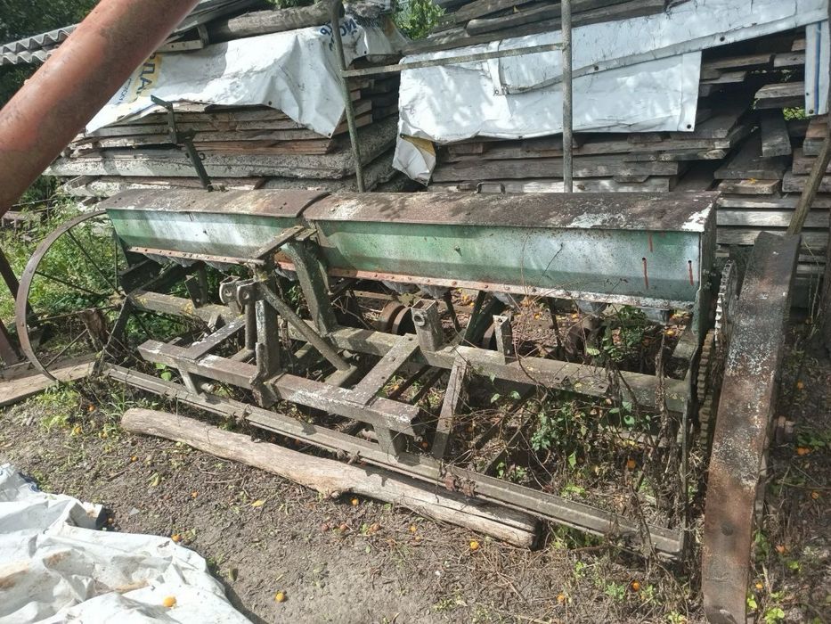 Сівалка польська сортувалка віялка та кінський реманент