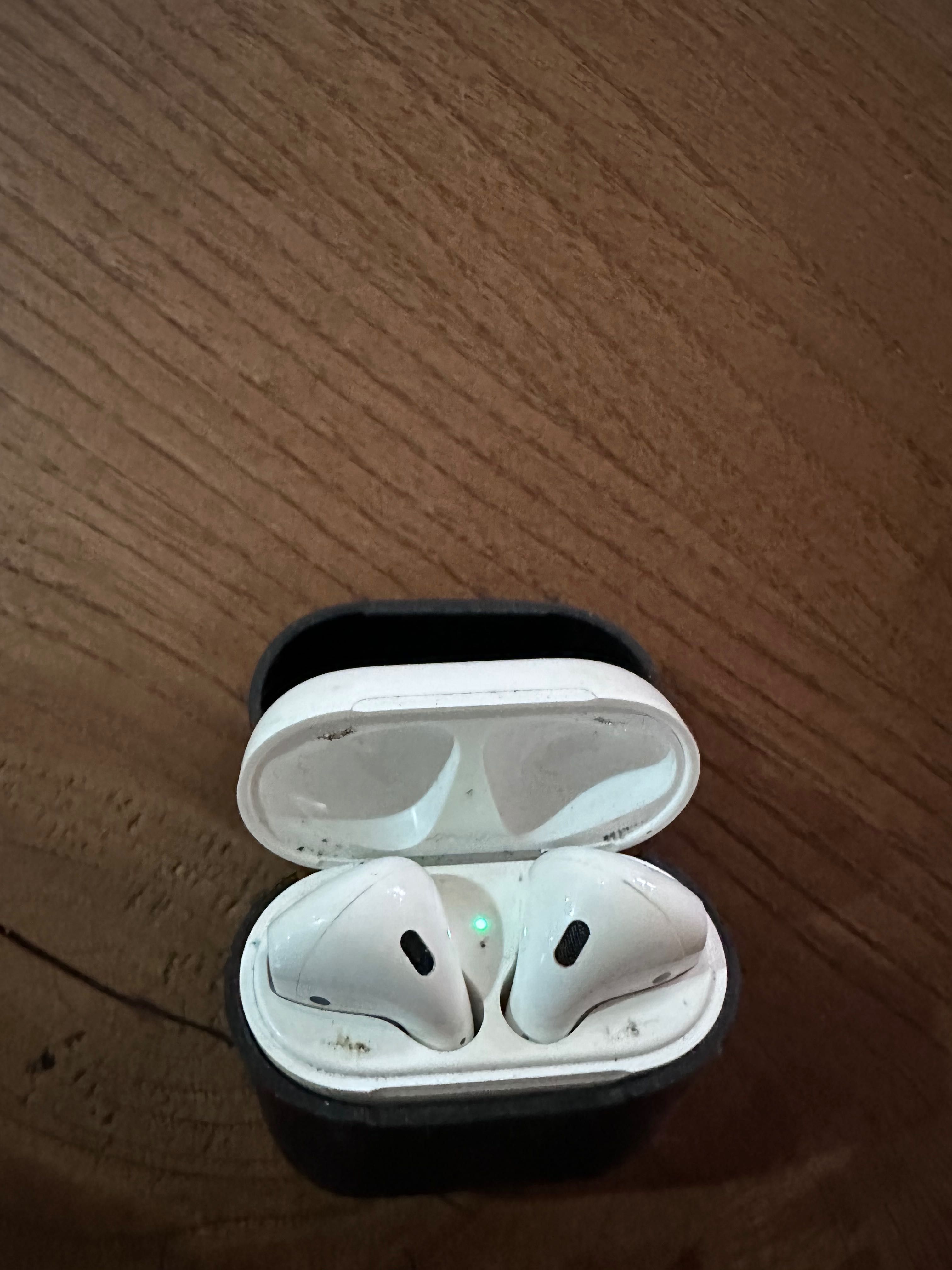 Apple AirPods (auriculares)com proteção de silicone