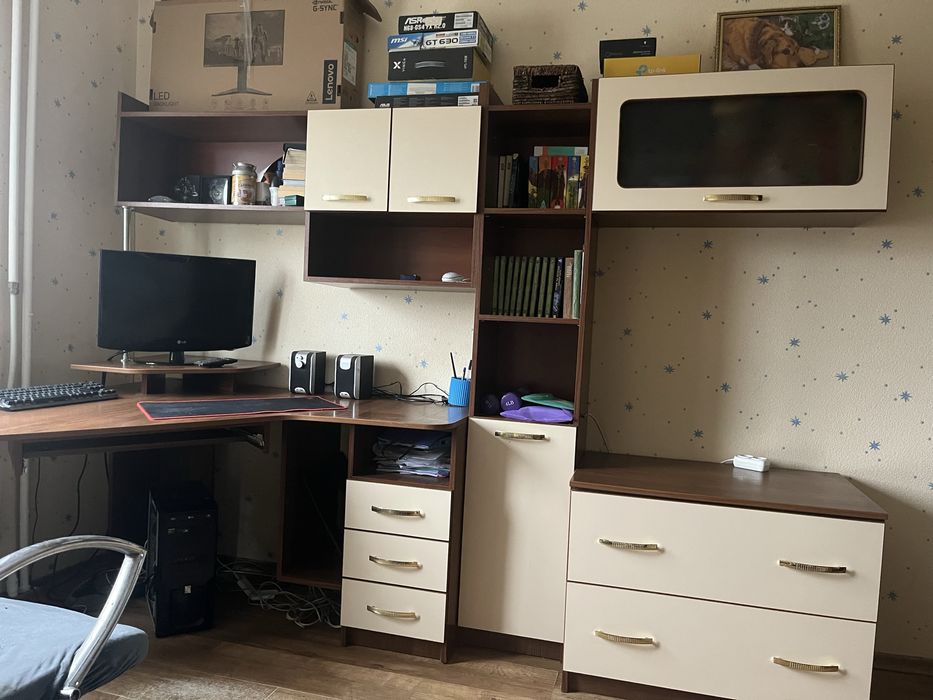 Меблі в дитячу кімнату або офіс