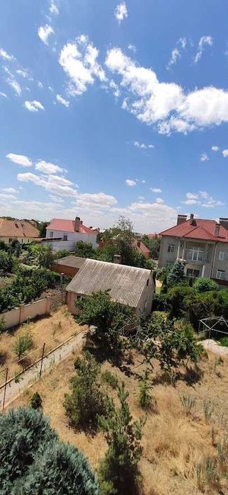 Якісний триповерховий будинок у Лісках на вул.Садова