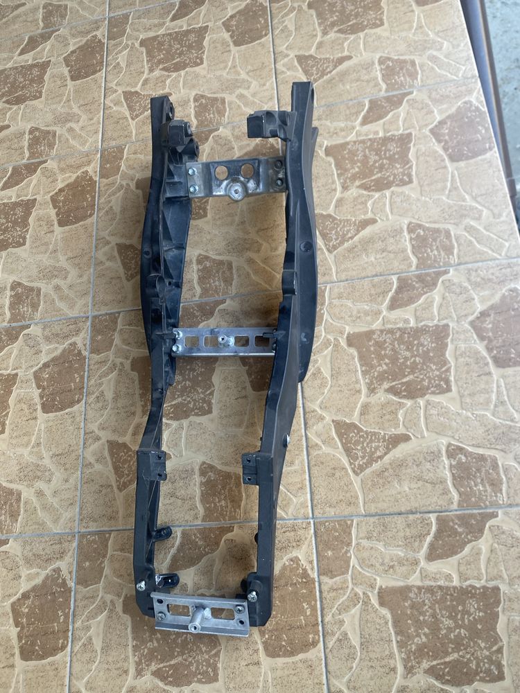 Подрамник GSX-R 600 K8-L0