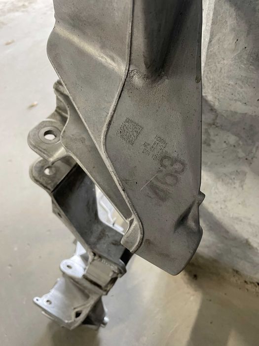 Балка передней подвески, подрамник 31106887340 BMW