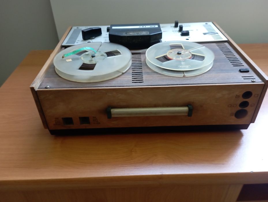 Zestaw audio magnetofon szpulowy plus taśmy