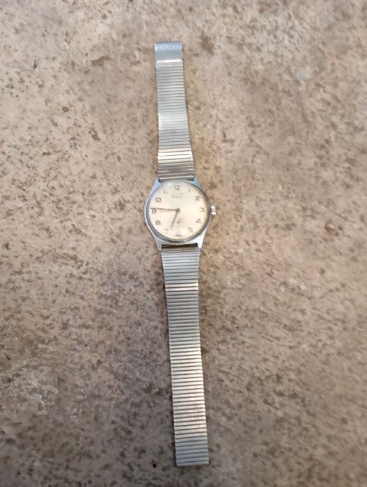 Vendo este relógio muito bonito bom estado a trabalhar muito bem