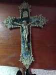 Crucifixo em metal.