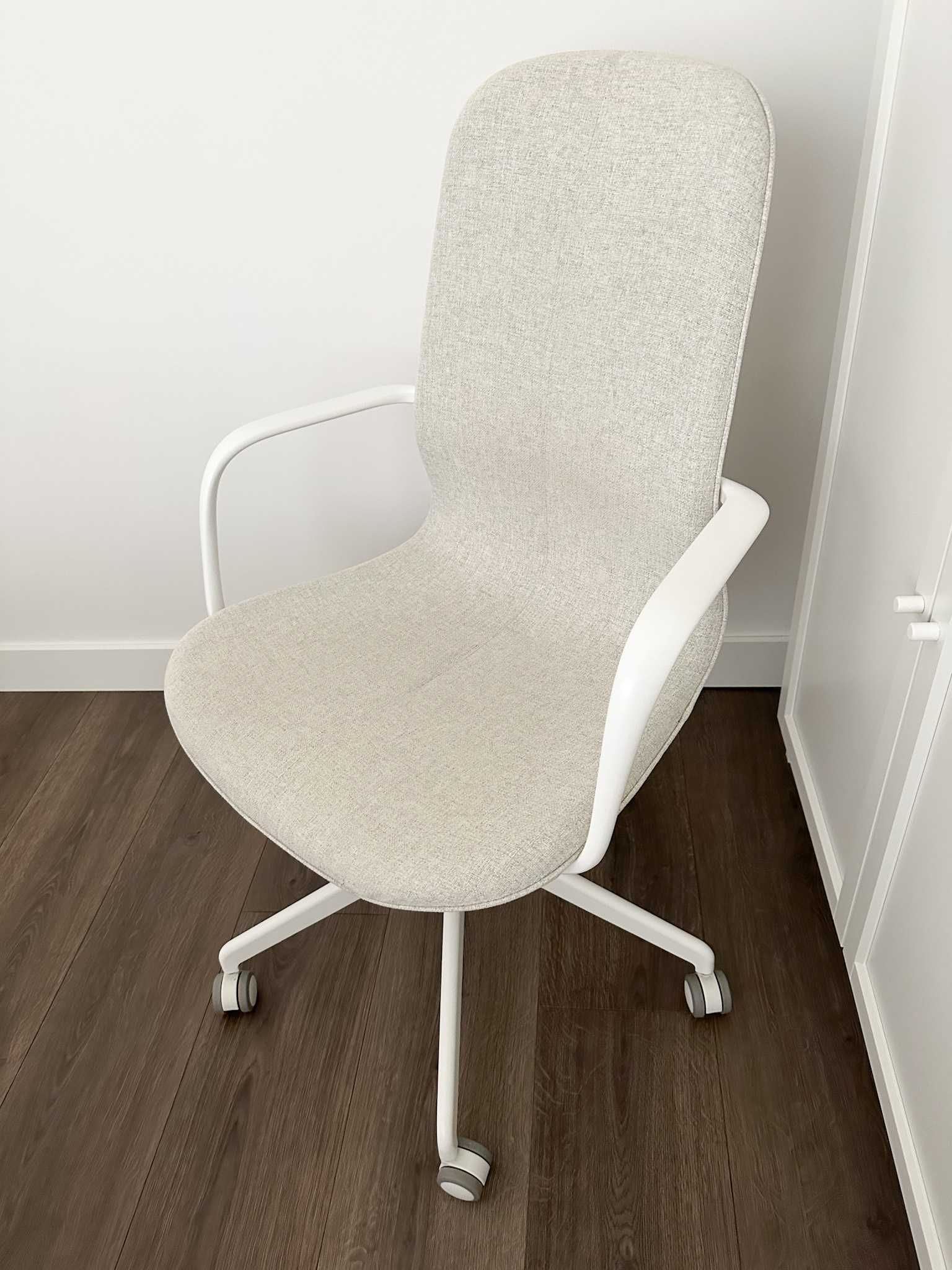 Krzesło biurowe IKEA LÅNGFJÄLL beżowe, wersja z wyższym oparciem