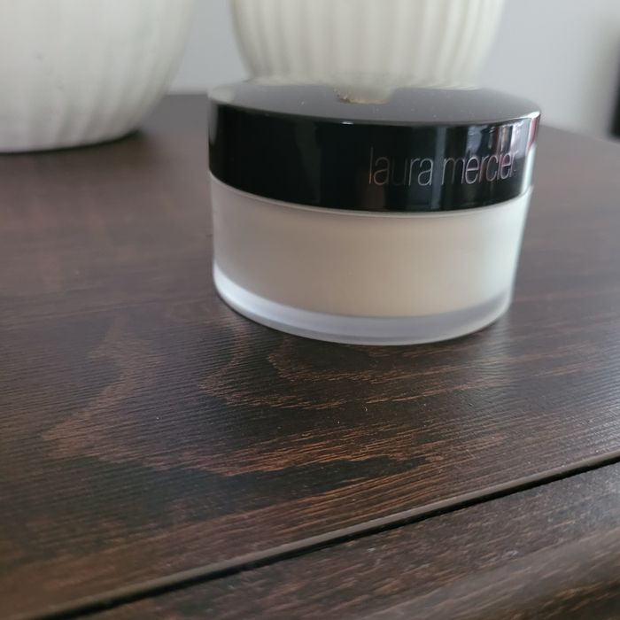 Sprzedam puder Laura  Mercier