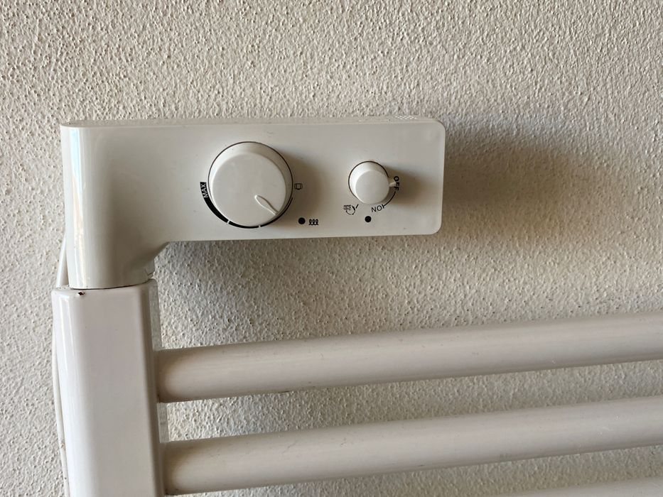 Aquecedor toalheiro de casa de banho