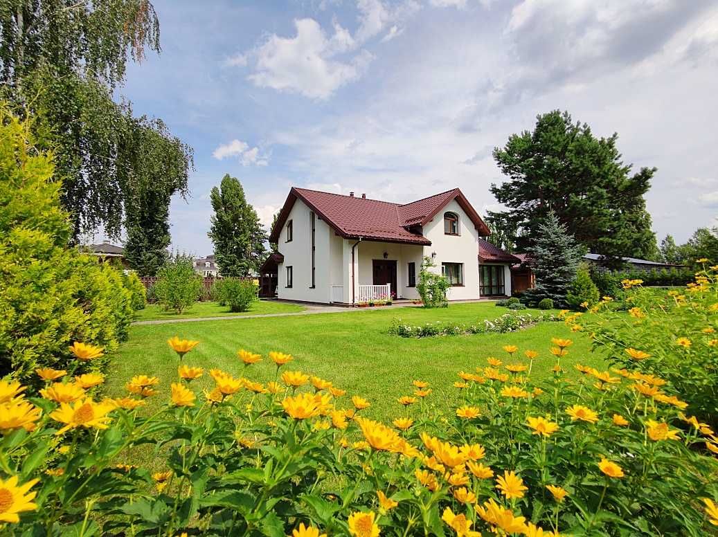 Будинок з меблями, технікою і великою ділянкою!