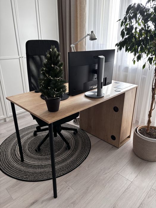 Biurko stan idealny prawie nowe dla gracza na komputer