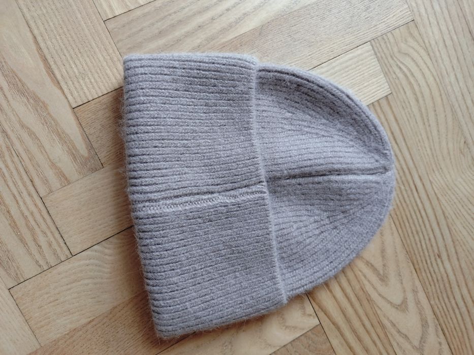 Czapka beżowa damska