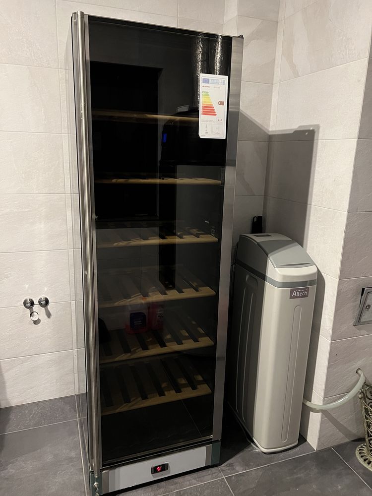 Lodówka winiarka  chłodziarka do wina smeg SCV115-1