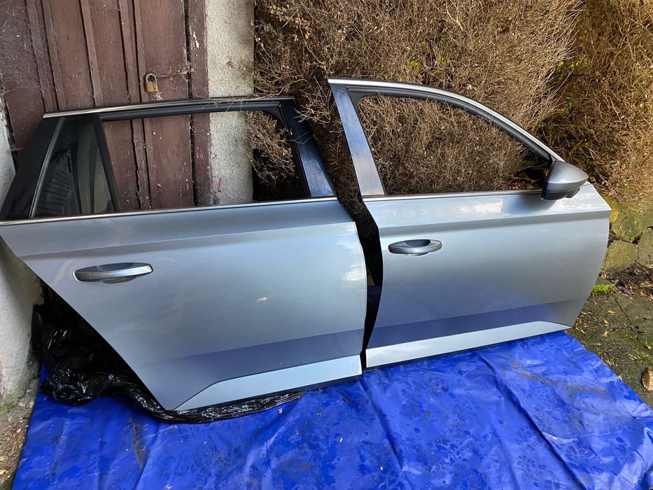Skoda superb III  3v drzwi lf7m prawy przód tył komplet kolor igla