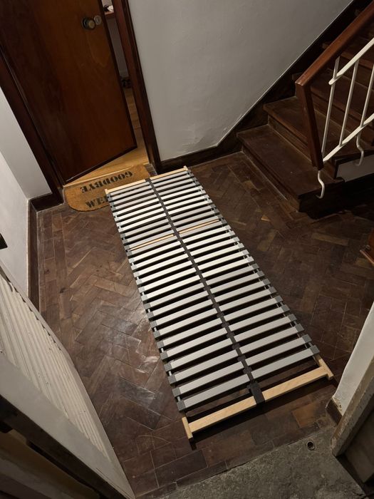 Estrado de Ripas em Madeira — Excelente Estado