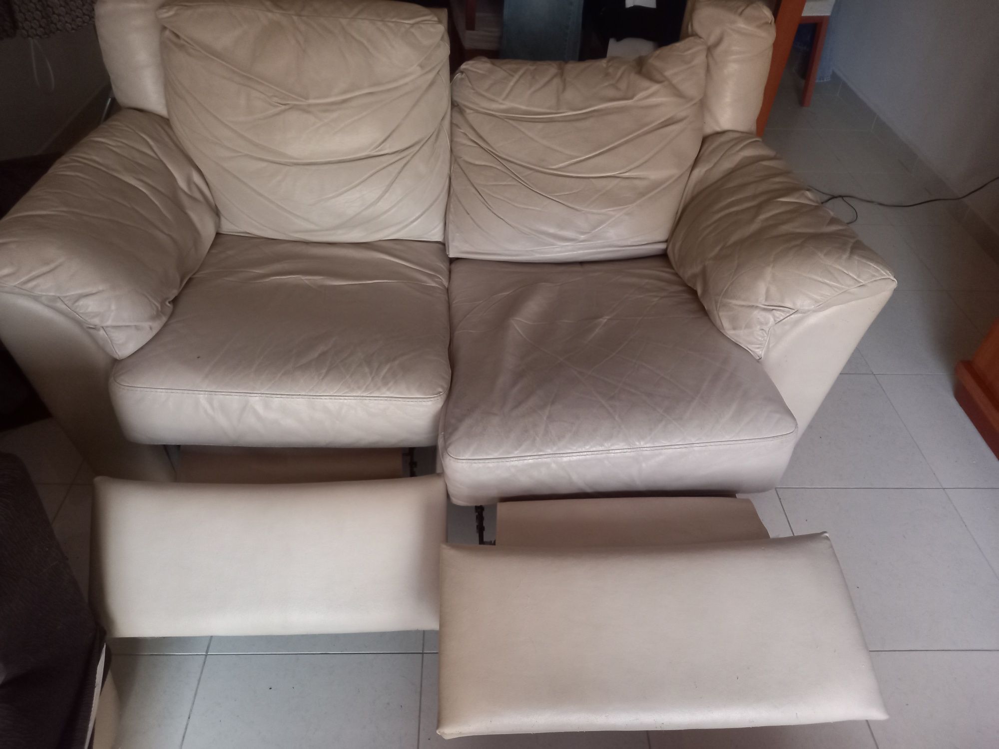 2 sofas de marca Divani de 2 lugares cada