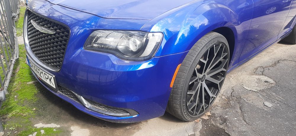 Продам Chrysler S300