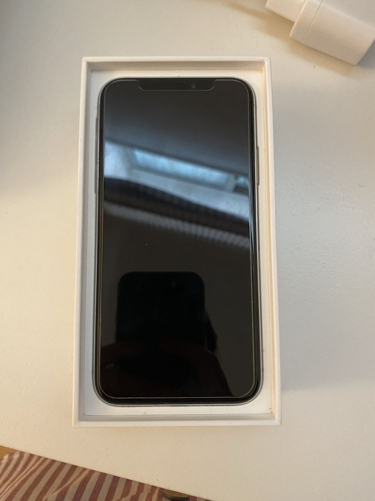 Telemóvel iPhone X com 64 GB