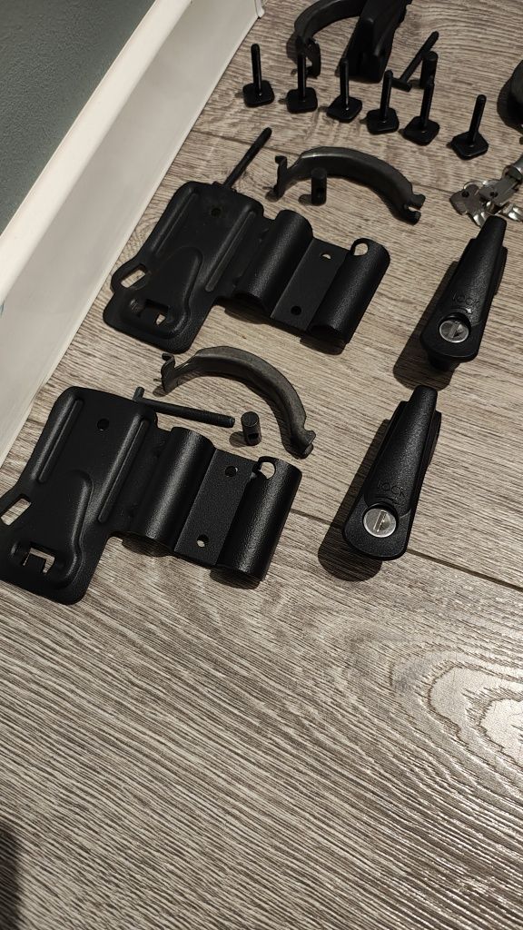 Bagażnik dachowy Thule: Evo Clamp, SquareBar, FreeRide