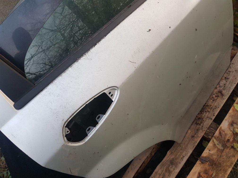 Fiat Grande Punto drzwi prawy tył