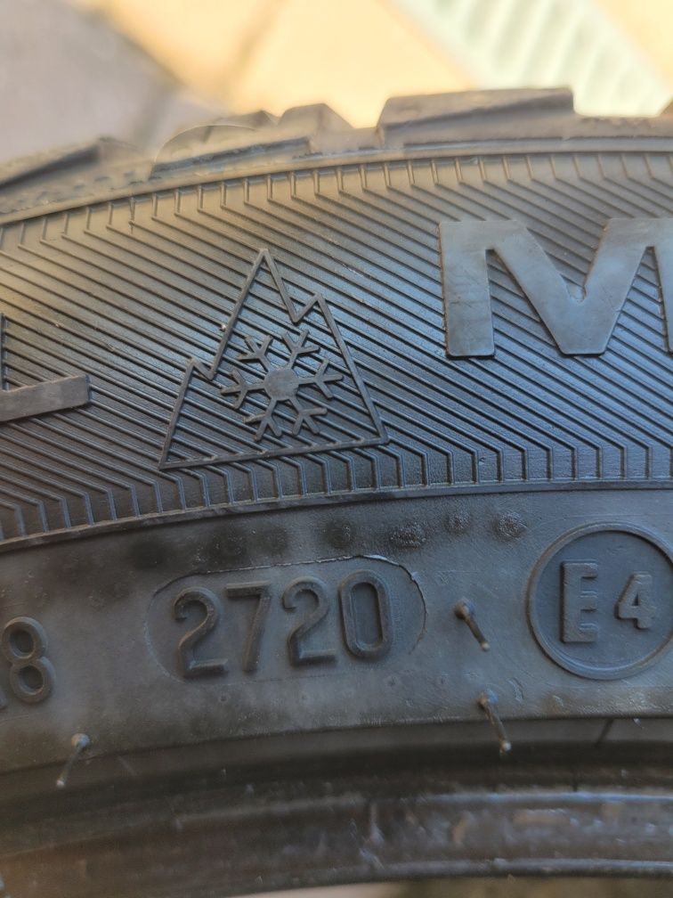 Opony zimowe UNIROYAL 215/50 R17