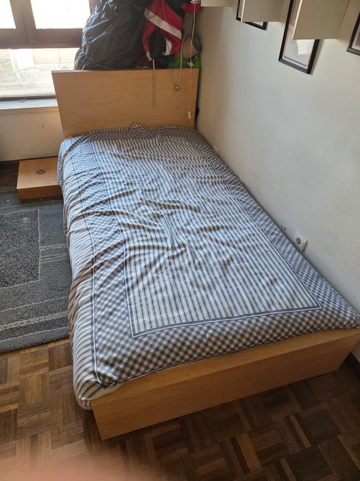 Cama solteiro 0.90*2.00 em muito bom estado