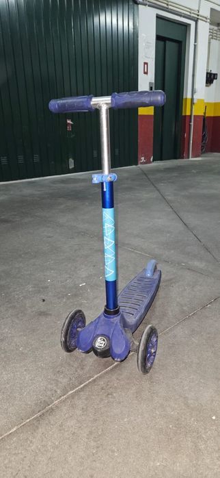 Trotinete de criança com luz nas rodas