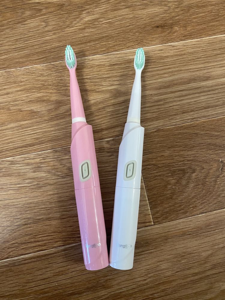 Електрична зубна щітка Langtian + 3 насадки (біла та рожева)