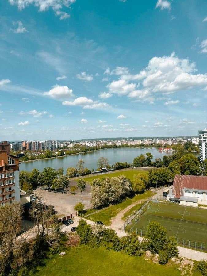 Здана 3-кімнатна з видом на озеро ЖК Гідропарк
