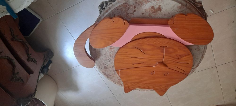 Um lindo gato  em madeira