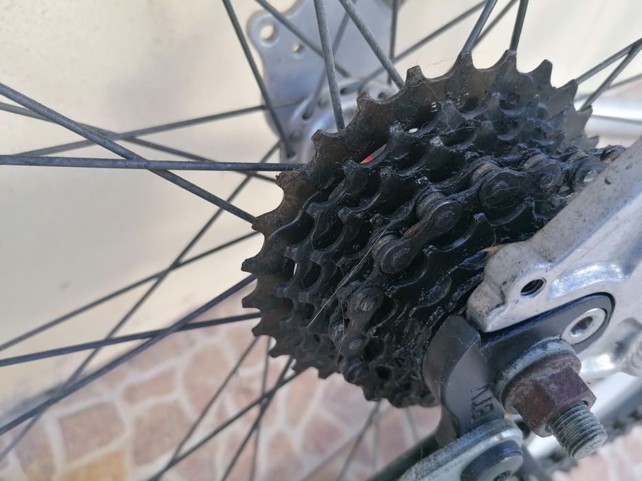 Vendo bicicleta roda 26 marca bike runner shimano como nova