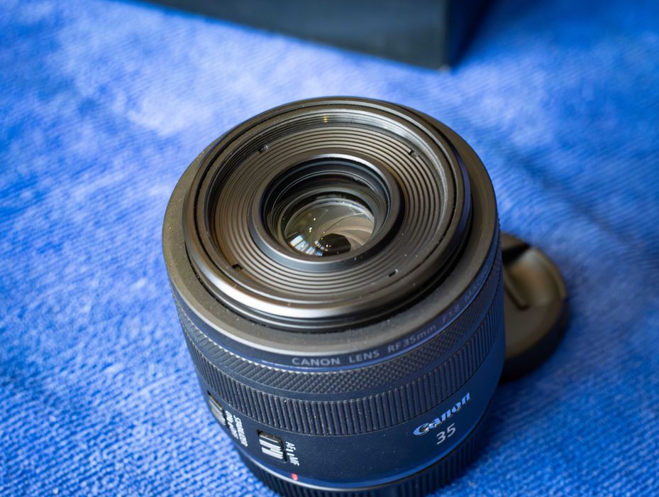 Объектив Canon RF 35mm f/1.8 IS Macro STM новое состояние