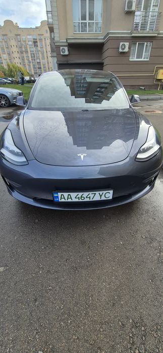 Tesla Model 3 2020 рік.