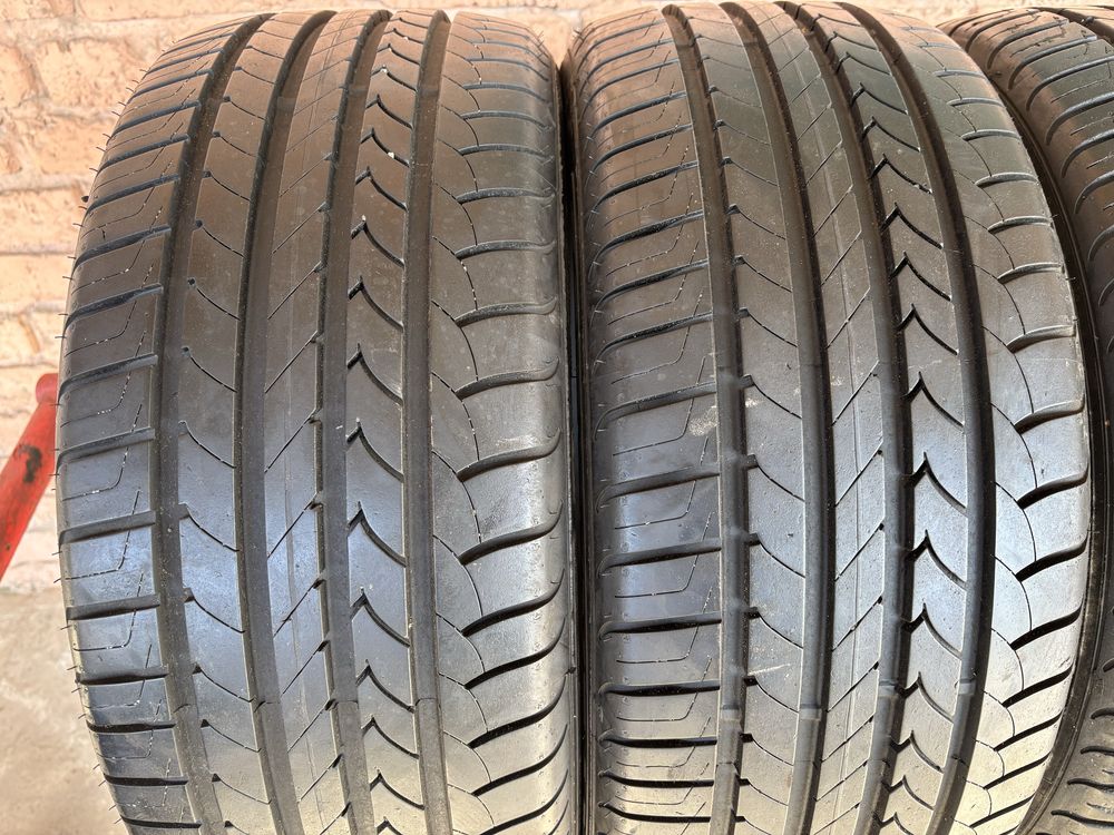 Комплект літніх шин 215/40R17 Good Year