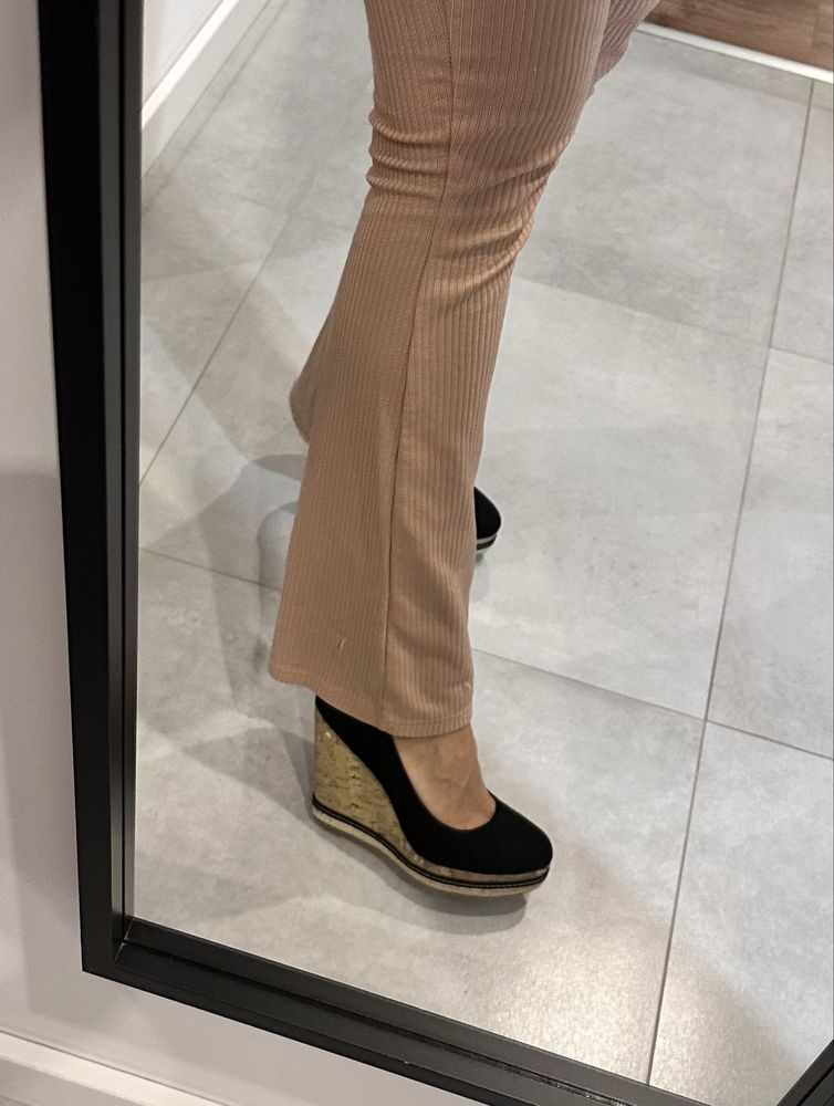 Buty na koturnie