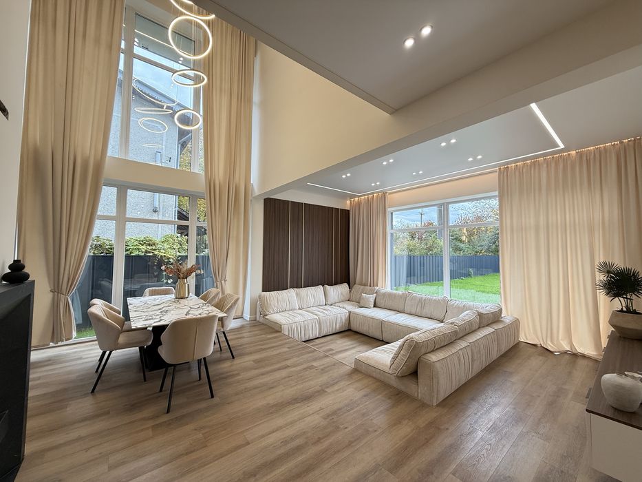 Продам сучасний будинок у передмісті. Ніхто не проживав