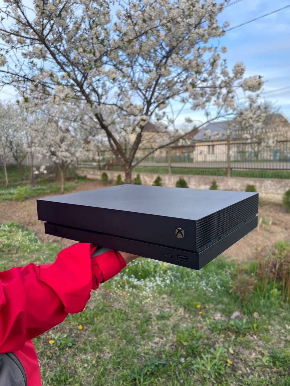 Продам Xbox one x 1tb