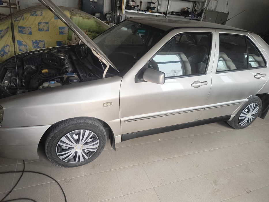 Chery Amulet 2008  бежевый на полном ходу