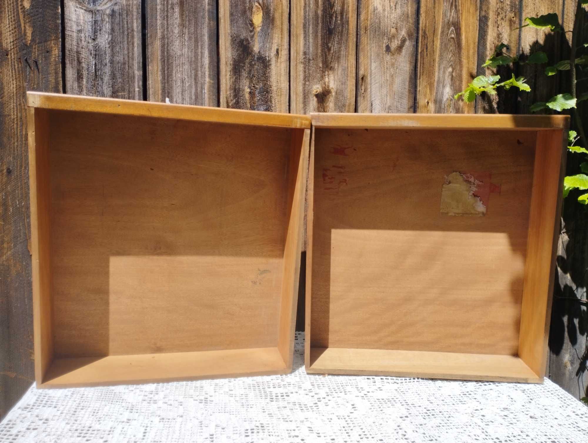 Stare drewniane szuflady z szafy