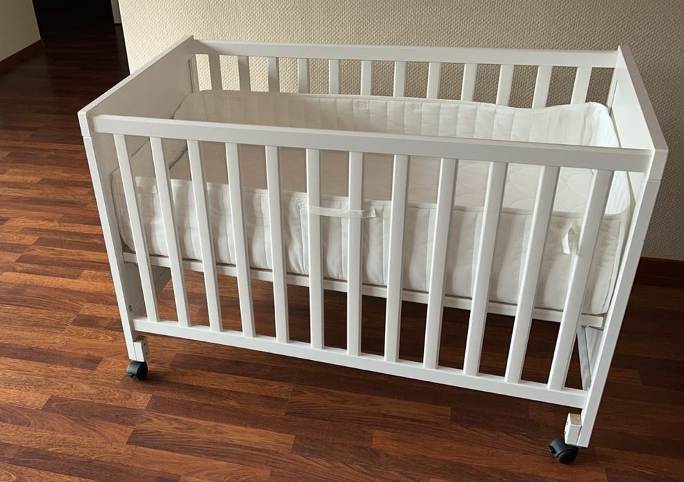 Lozeczko dzieciece z Ikea wraz z materacem i ochraniaczem