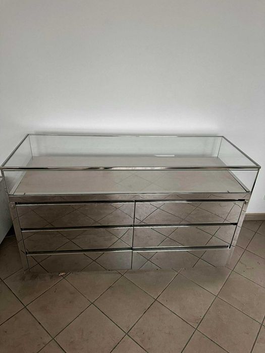 Szafy, witryny, szafki wystawowe, sklepowe glamour