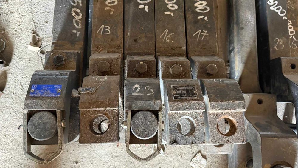 Zaczep polowy listwa transportowa 127x8x5 Fendt Massey  fi 30 6 otw