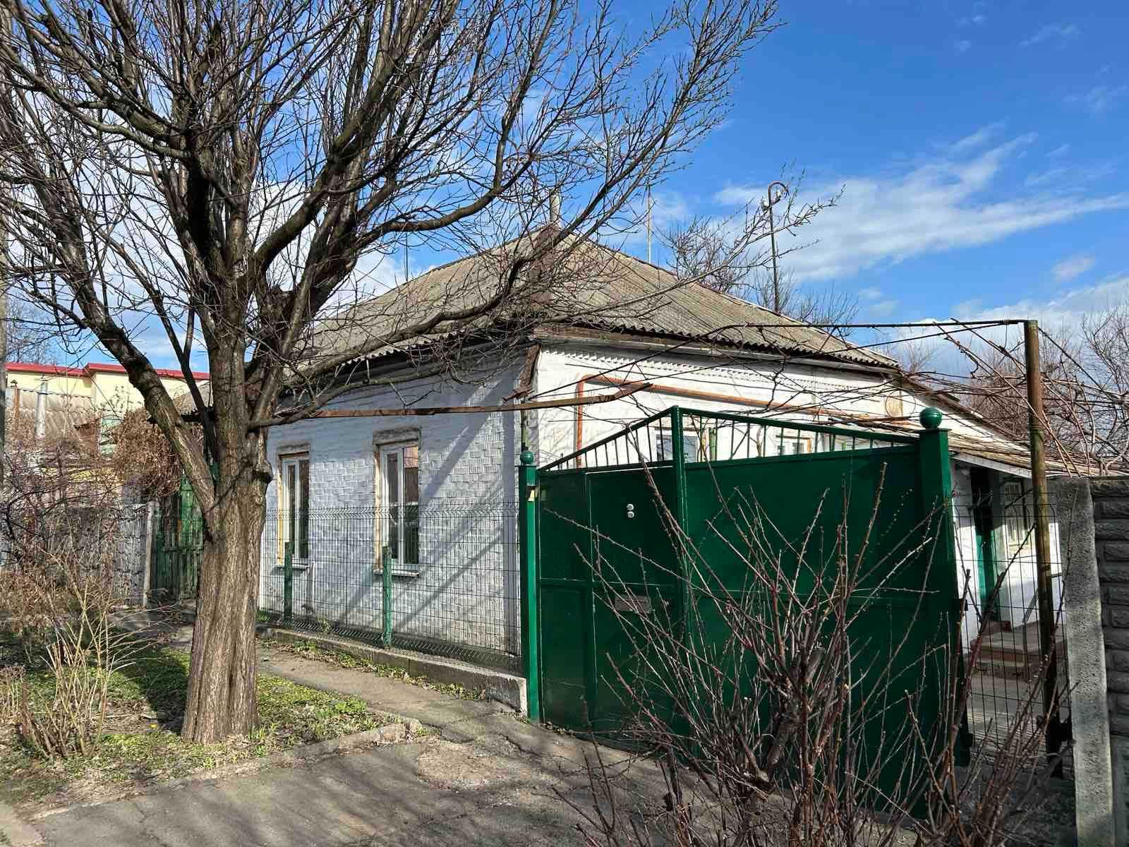 Продам 1/2 домовладения - ул. Станичная-р-н Гагарина, въезд и гараж!