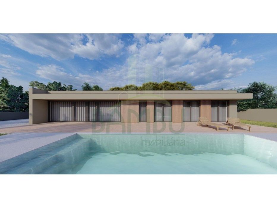 Moradia térrea T3 com piscina, em construção