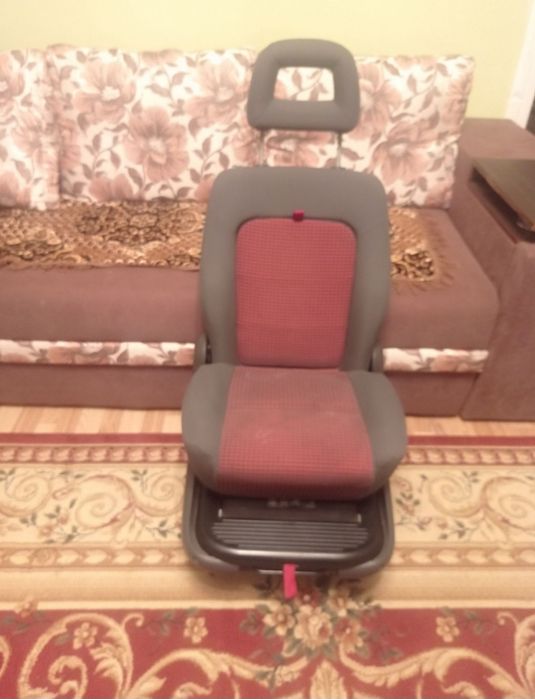 Крісло автомобільне