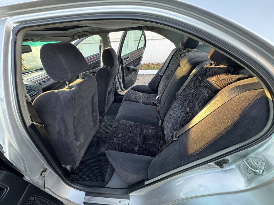 Продам Хонду Акорд 1.8 механика Срочно!